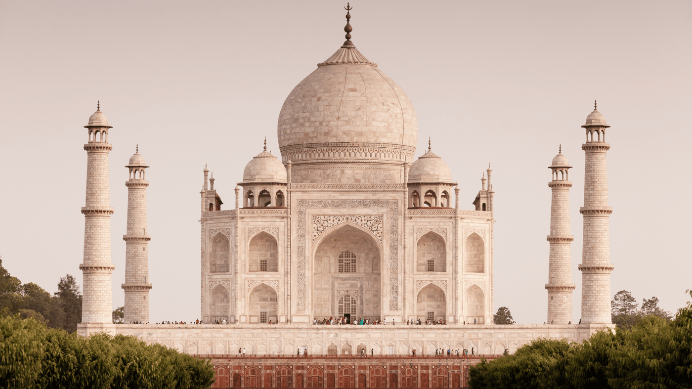 Taj Mahajl. Agra, India