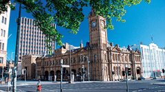 Your holiday starts and ends in Hobart