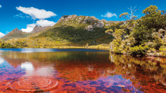  Marvel at the inspiring beauty of Dove Lake in Cradle Mountain National Park