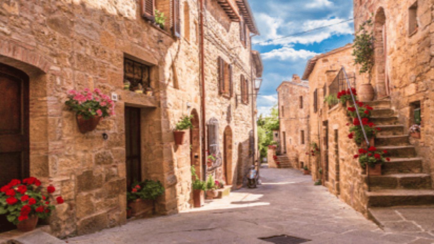 Discover the charming town of Siena with a local guide