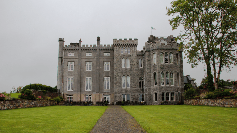 Spend a nigh at Kilronan Castle