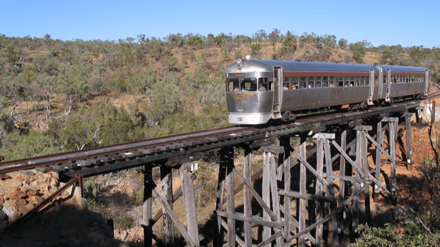 Travel aboard the "Savannahlander" train