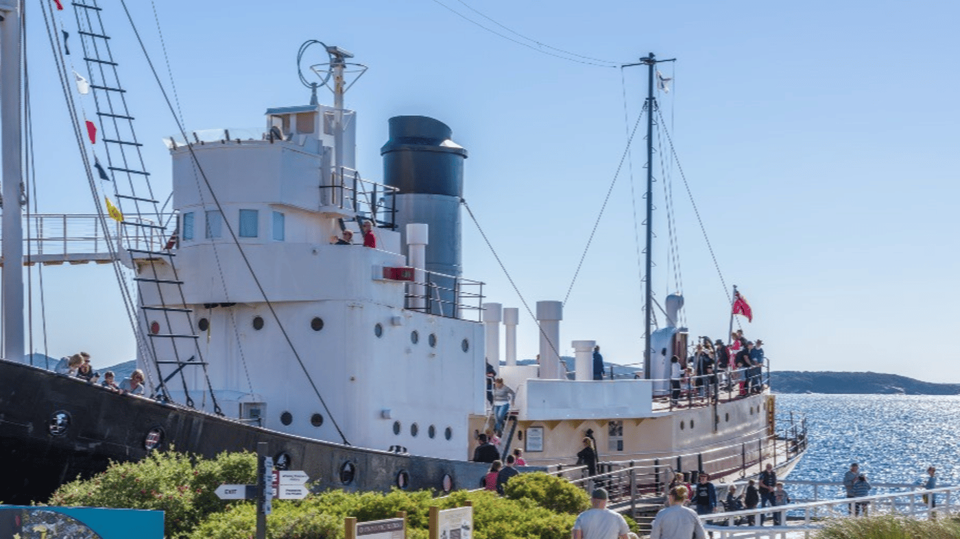 Visit the only complete whaling station tourism attraction in the world! Albany's Historic Whaling Station was the last operating station in Australia and provides a fascinating insight into Albany's colourful past.