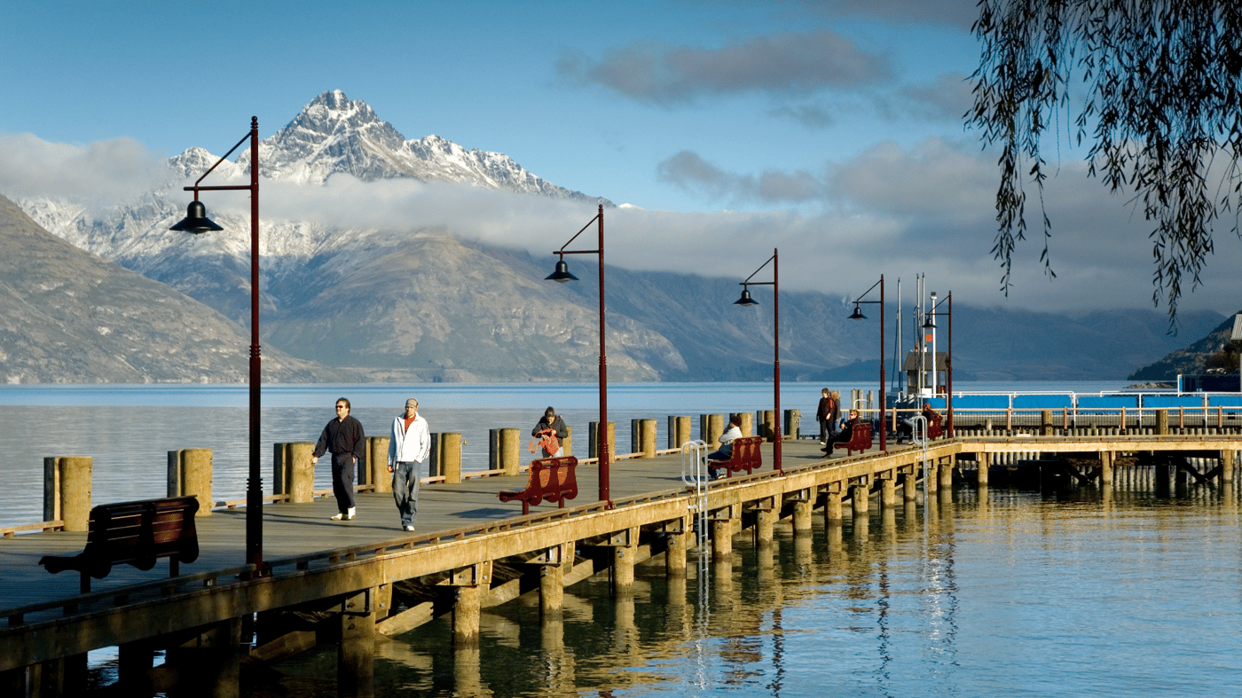 Queenstown is a picturesque year-round resort situated on the shores of magical Lake Wakatipu