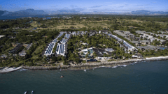 Huge resort complex with a great holiday inside? Yes, please!