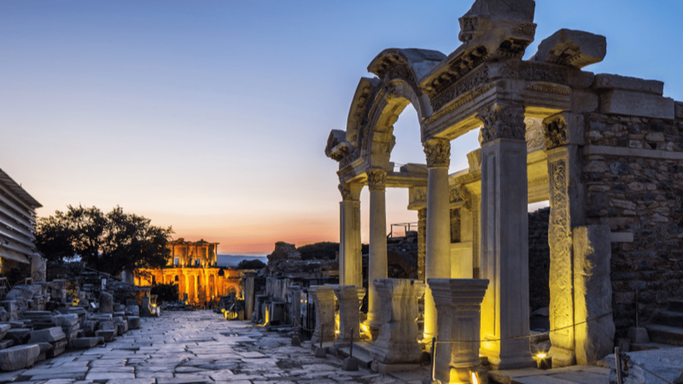 Kusadasi, which means "bird island," is set in a superb gulf known for its sparkling water, broad sandy beaches and large marina. The resort is also gateway to important sites of archaeological and religious interest. 