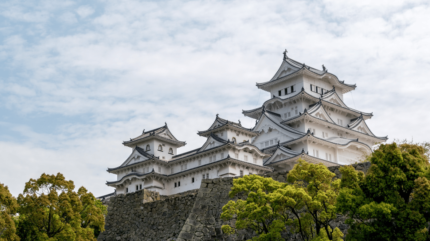 Himeji Castle – Widely considered as Japan’s most magnificent castle for its imposing size and beauty, the well-preserved Himeji castle is both a national and world heritage listed treasure.