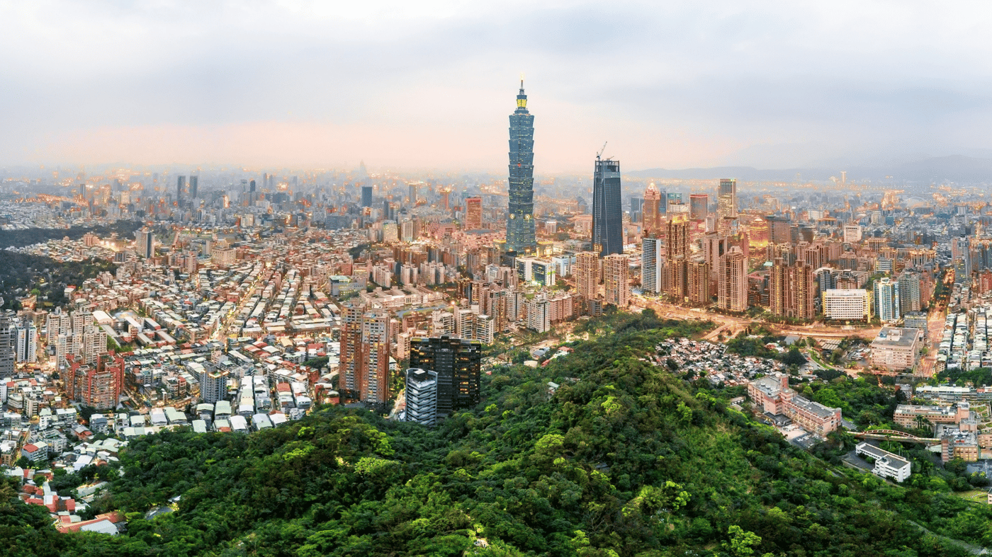 Taipei is a sophisticated modern metropolis that has not forgotten its rich traditional past.