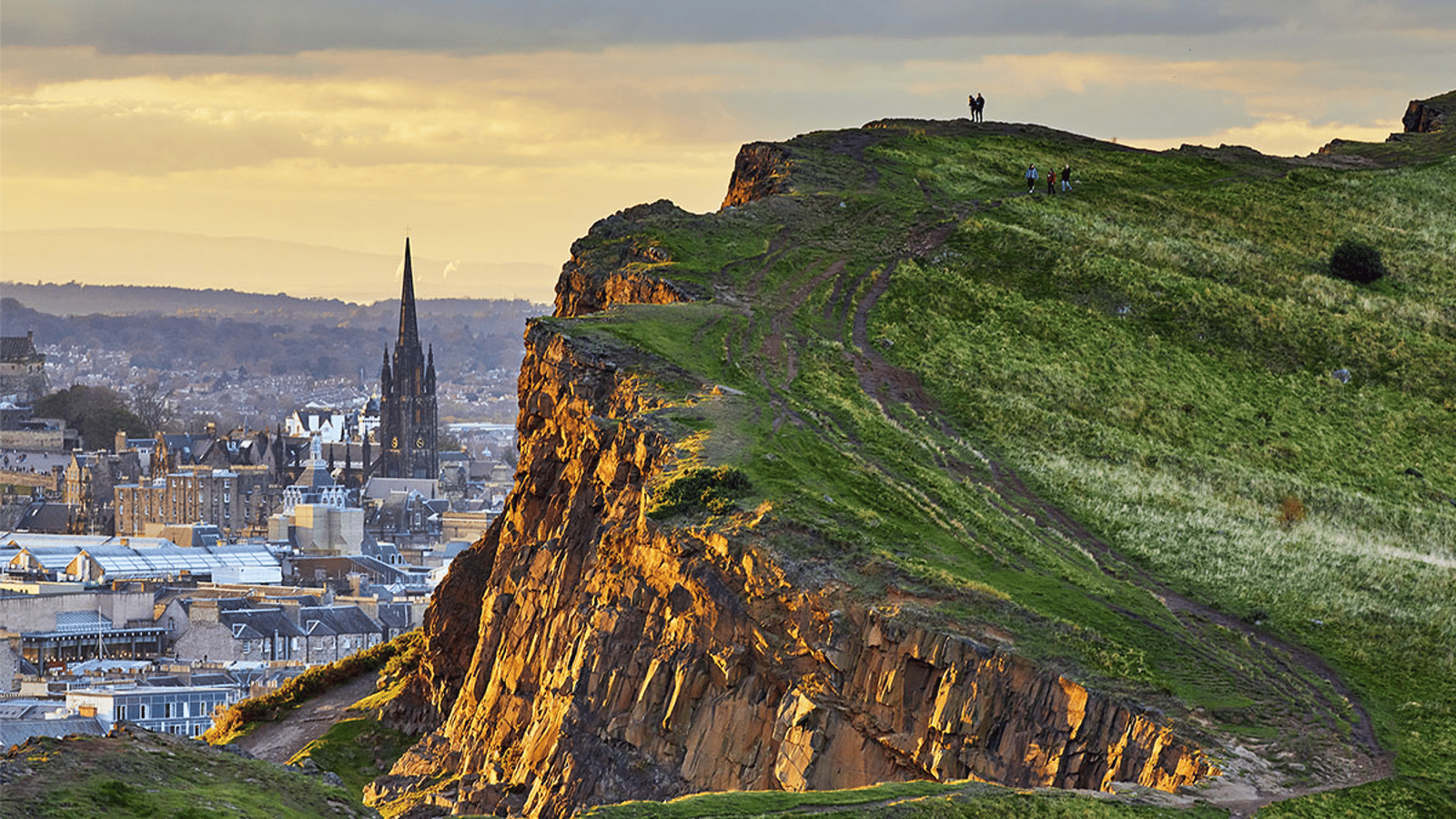 Cruise the British Isles during the Edinburgh Military Tattoo (13 Aug