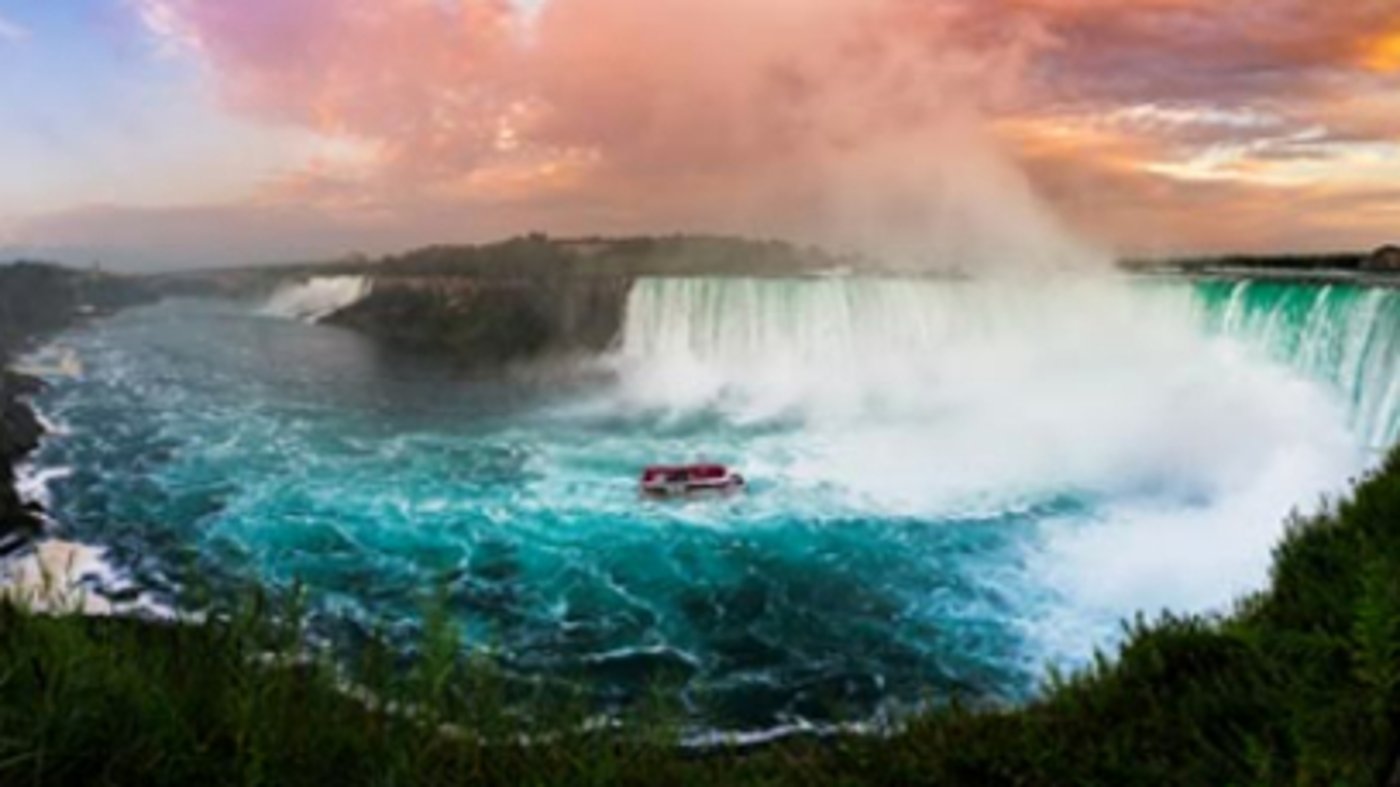 Niagara Falls Collette