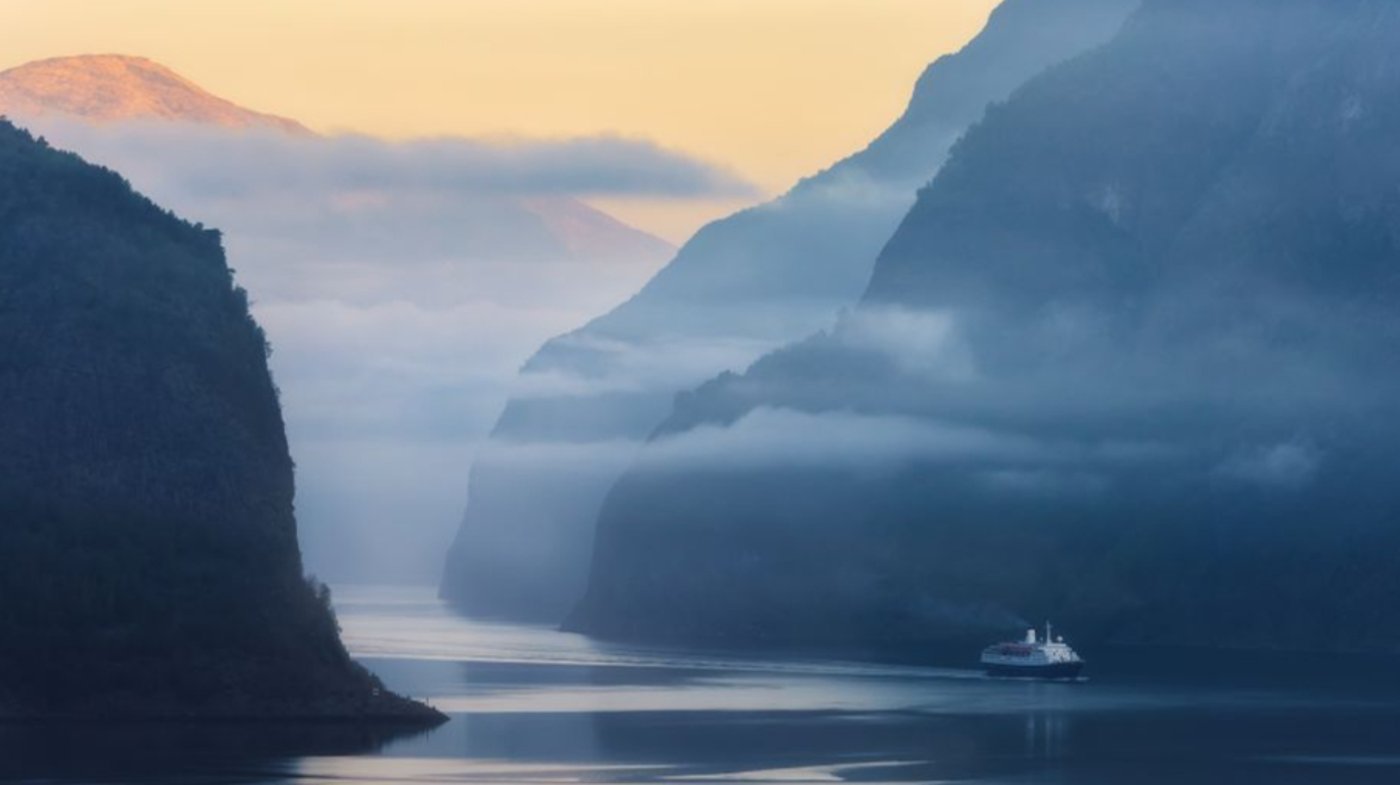 Norway-fjord-Aurlandsfjord-cruise
