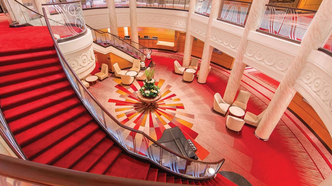 Grand Lobby - Cunard - Queen Mary 2