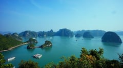  Halong Bay, Vietnam