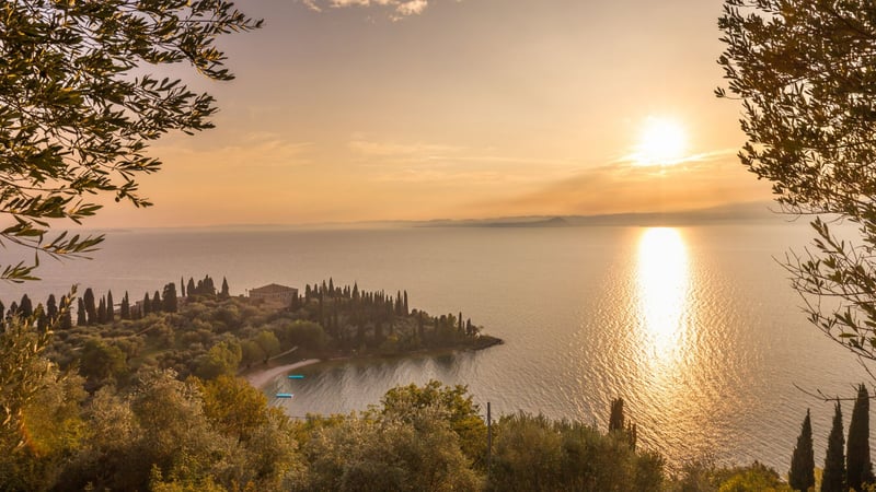 Mediterranean Coastlines: Trio of Italian Lakes with Luxury Cunard Voyage