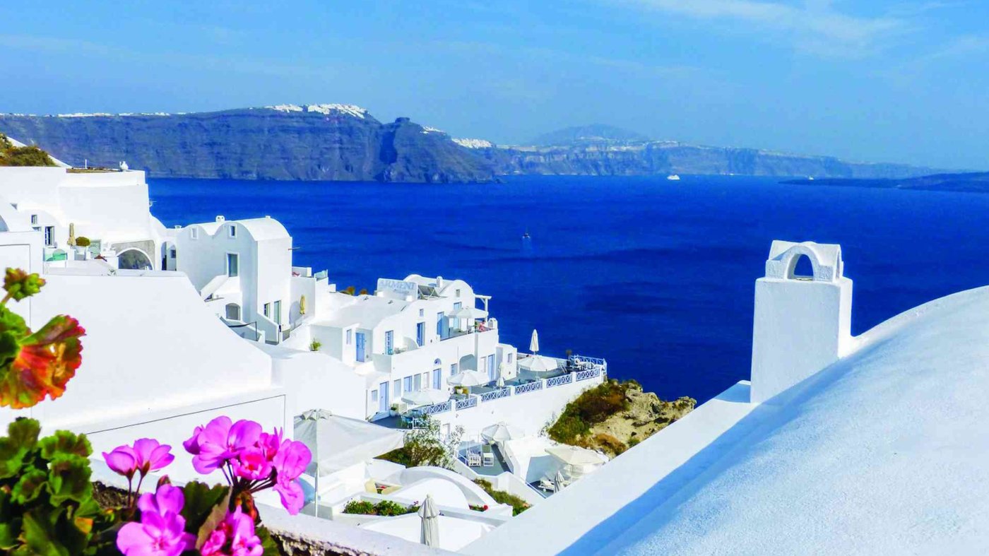 Santorini by Sacha Bunnik