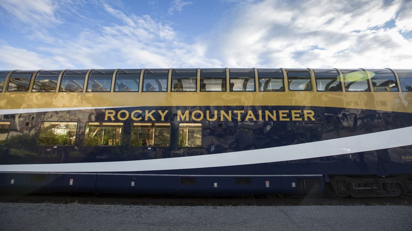 Rocky Mountaineer - GoldLeaf carriage
